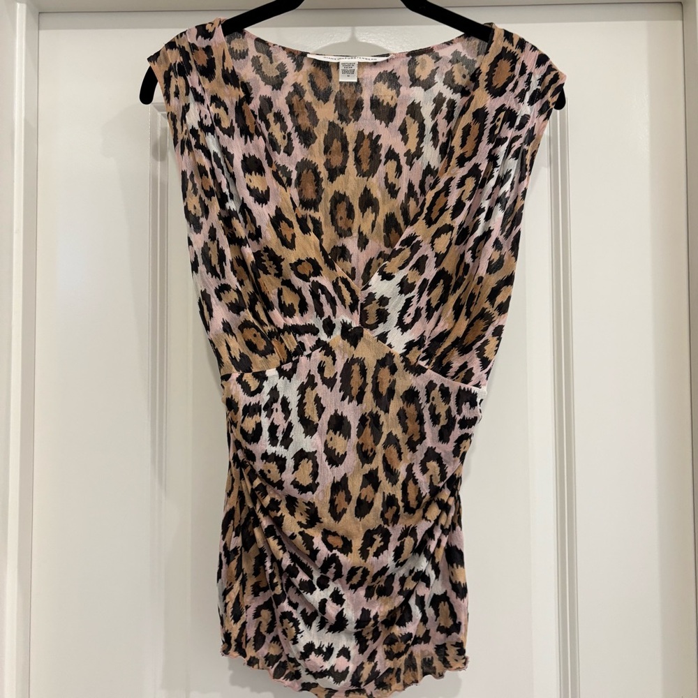 🐆 Diane Von Furstenberg 100% Silk Vintage Y2K Pink and Tan Leopard Print Top